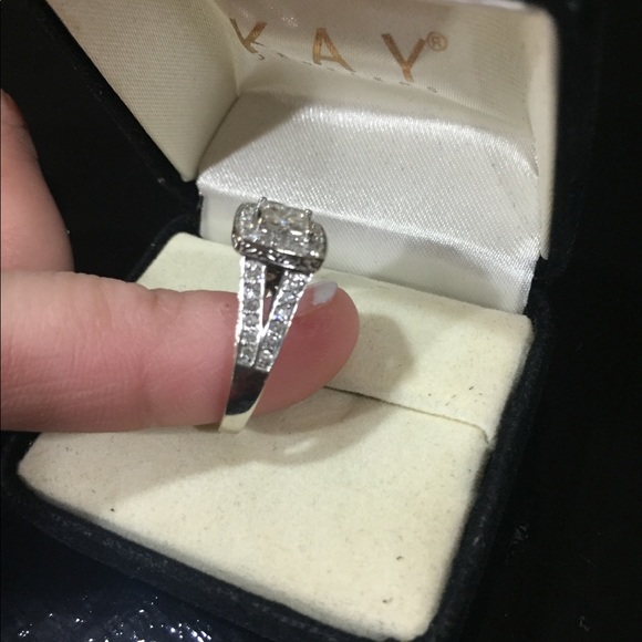 14 WG Engagement Ring - Picture 4 of 4